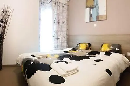 2 Bedroom Luxury Apartment Near Athens Acropolis