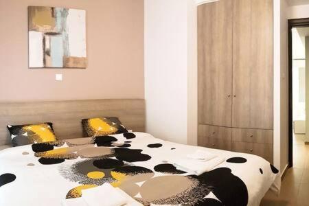2 Bedroom Luxury Near Acropolis Apartment